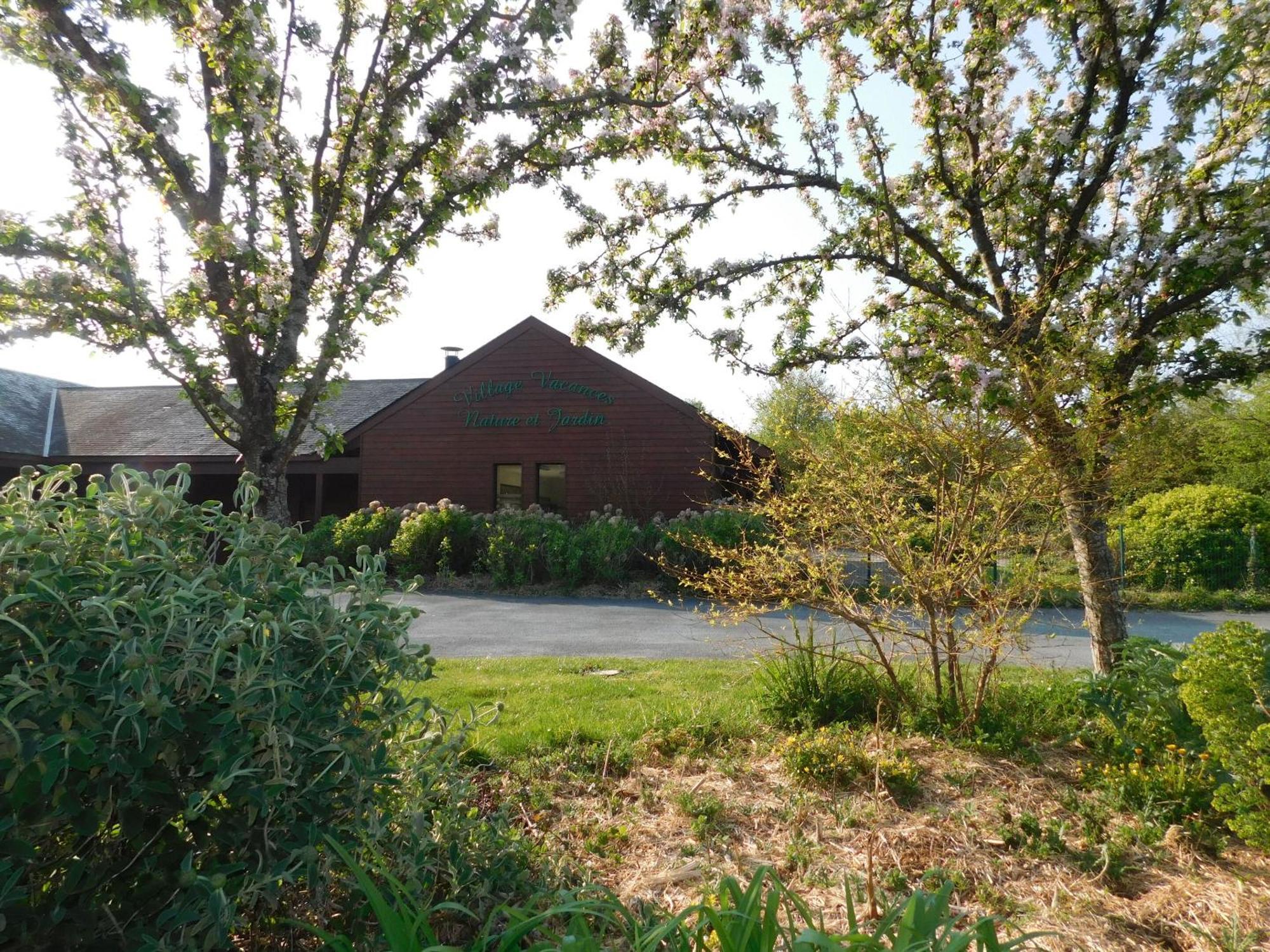 Village De Gites Nature Et Jardin Bouere 外观 照片